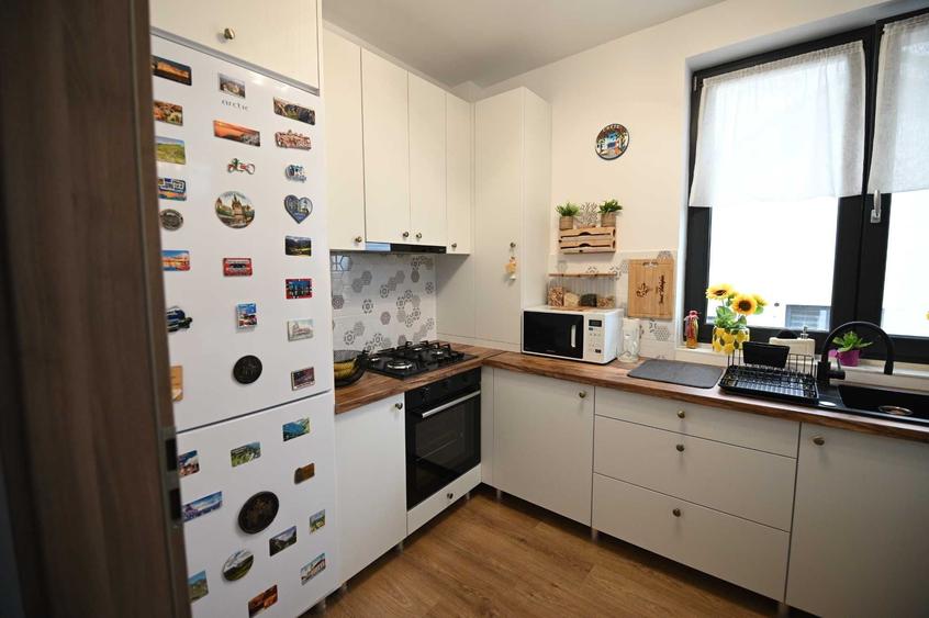 Apartament cu 4 camere decomandat în Cristian