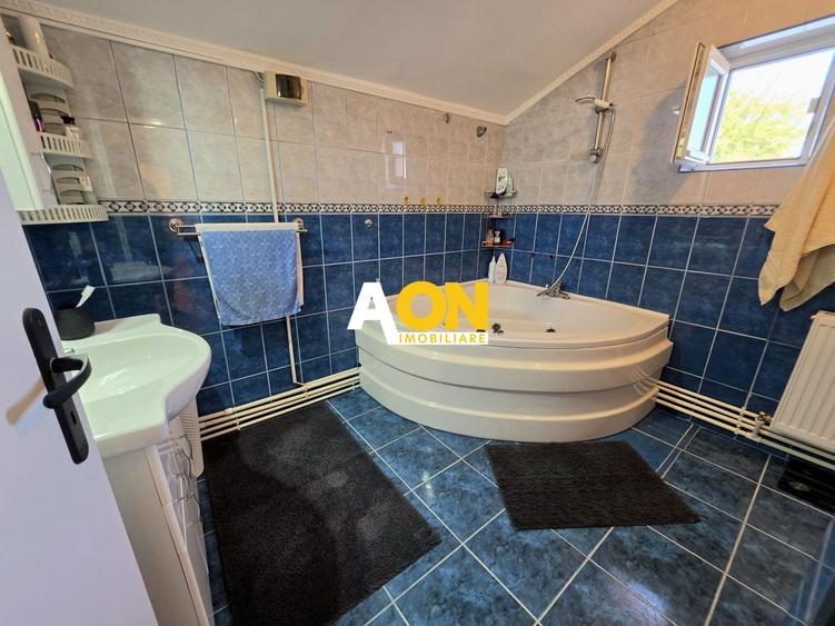Casă individuală cu 4 camere cu Canalizare în Central