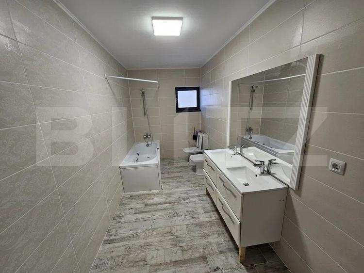 Casă individuală cu 6 camere cu Canalizare în Exterior Sud