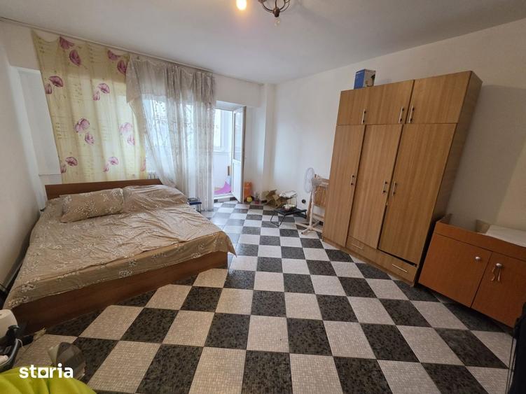 Garsonieră decomandată în Decebal