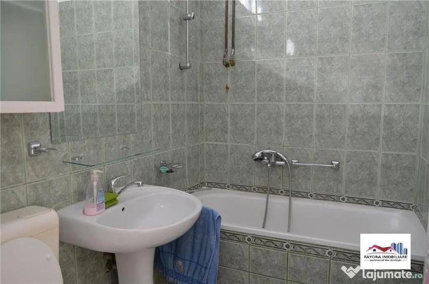 Casă cu 4 camere cu Teren 300 Mp în Central