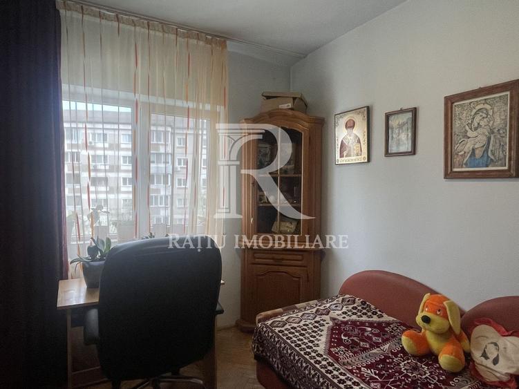 Apartament cu 3 camere decomandat, mobilat în Calea Aradului