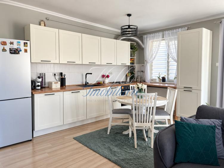 Apartament cu 2 camere semidecomandat, mobilat în Florești
