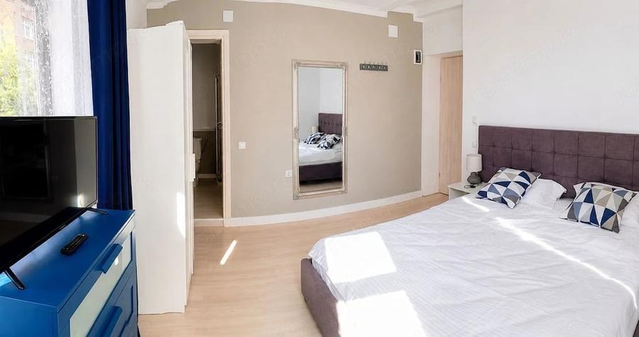 Casă cu 14 camere cu Teren 900 Mp în Central
