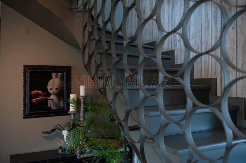 Apartament cu 6 camere decomandat în Aviatorilor