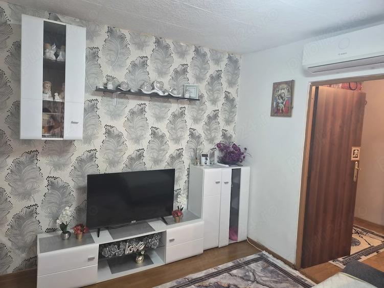 Apartament cu 3 camere semidecomandat în Țiglari