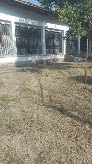 Spațiu comercial, de 350 mp, în Urecheni