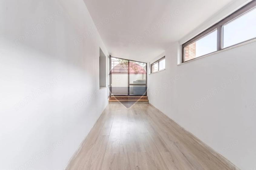 Apartament cu 3 camere, gradina proprie+loc de parcare- Str. Luminii - 5