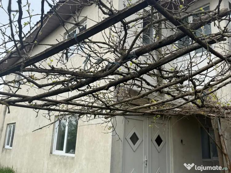 Casă cu 4 camere în Țuglui