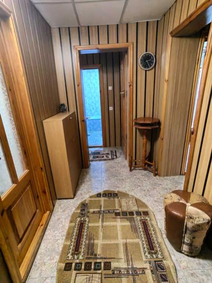 Apartament cu 3 camere decomandat în Coman