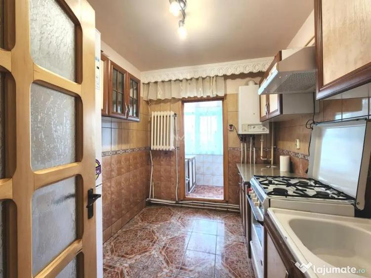 Apartament cu 2 camere decomandat, mobilat în Nicolina