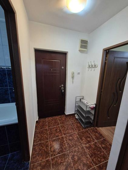 Garsonieră decomandată în Costin Georgian