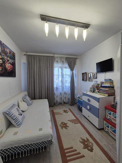 Apartament cu 3 camere decomandat în Nicolina