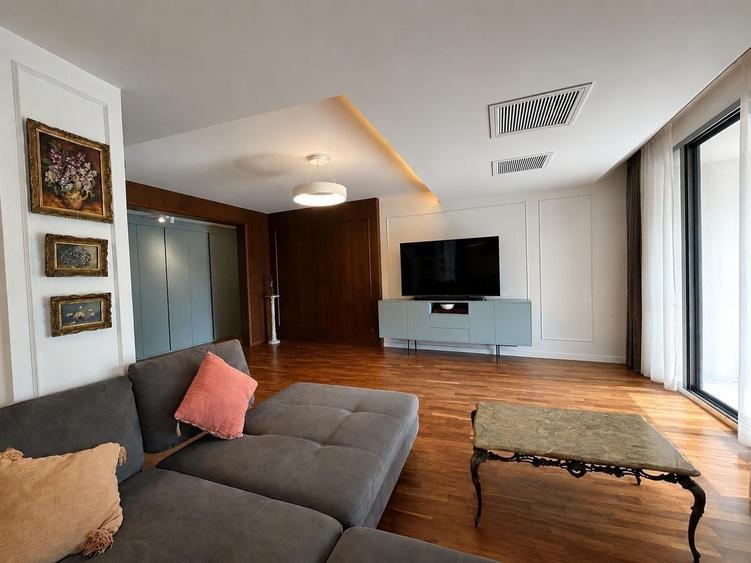 Apartament cu 4 camere semidecomandat, mobilat în Iancu Nicolae