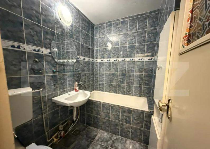 Apartament cu 3 camere semidecomandat, mobilat în Tătărași
