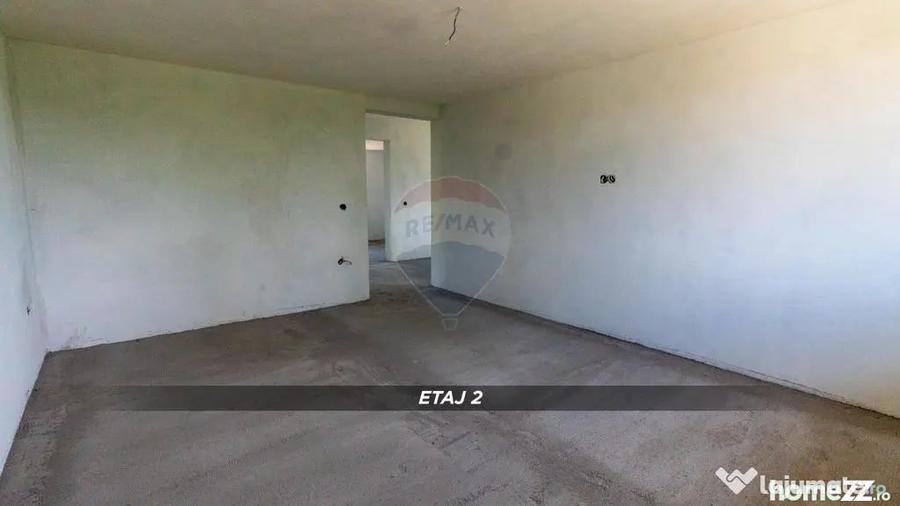 Casă cu 5 camere cu Teren 600 Mp în Mireșu Mare