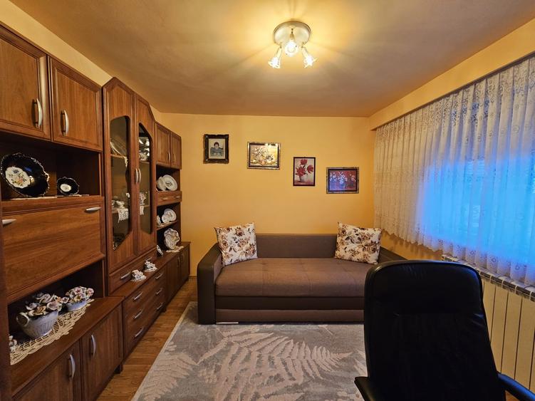 Casă cu 6 camere cu Teren 316 Mp în Călugareni