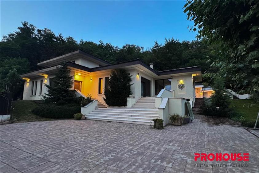 Casă cu 4 camere cu Teren 1336 Mp în Șerbănești