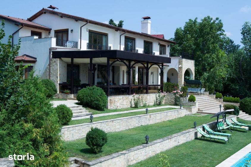 Casă cu 10 camere cu Teren 3000 Mp în Gruiu