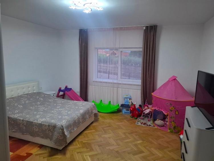 Casă individuală cu 3 camere cu Canalizare în Sâncrai
