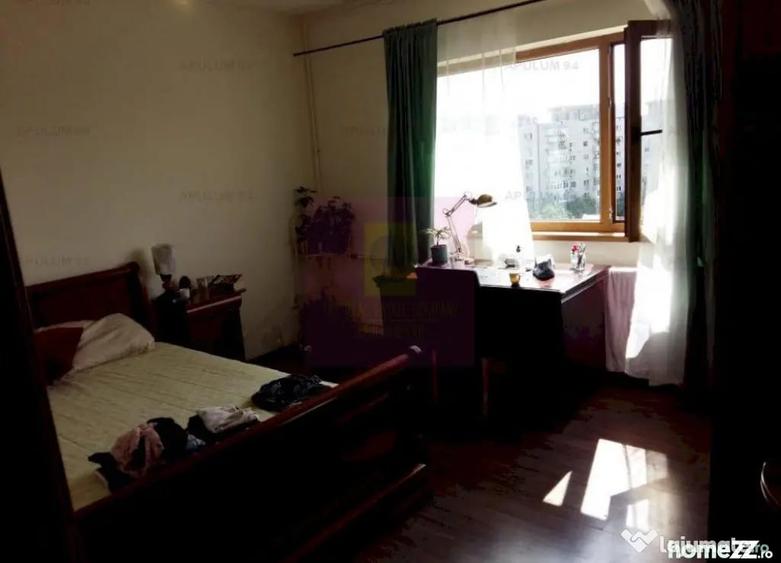 Apartament cu 4 camere decomandat în Vitan