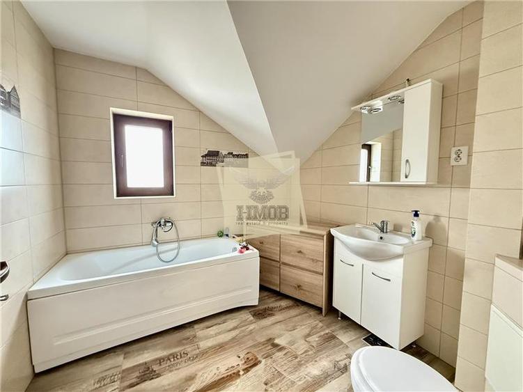 Casă individuală cu 5 camere cu Teren 377 Mp în Tineretului