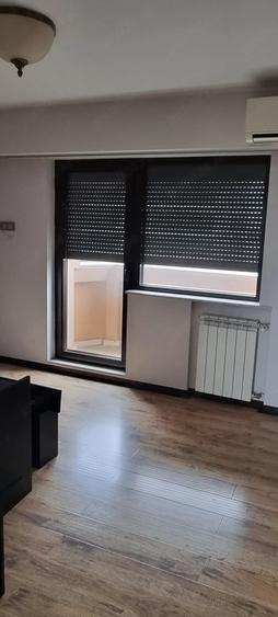 Apartament cu 4 camere decomandat în Victoriei