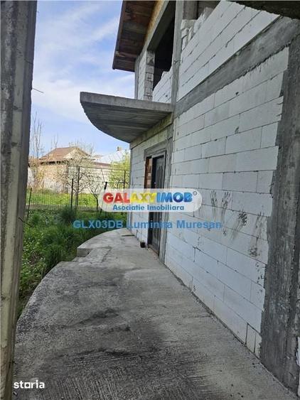Casă cu 4 camere cu Teren 2100 Mp în Răzvad