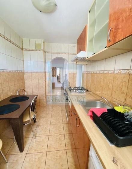 Apartament cu 2 camere decomandat în Tractorul