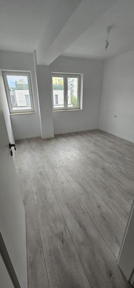 Apartament cu 2 camere decomandat în Tractorul