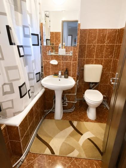 Apartament cu 3 camere decomandat, mobilat în Cetate