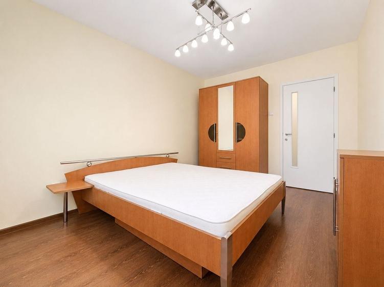 Apartament cu 3 camere decomandat, mobilat în Iosefin