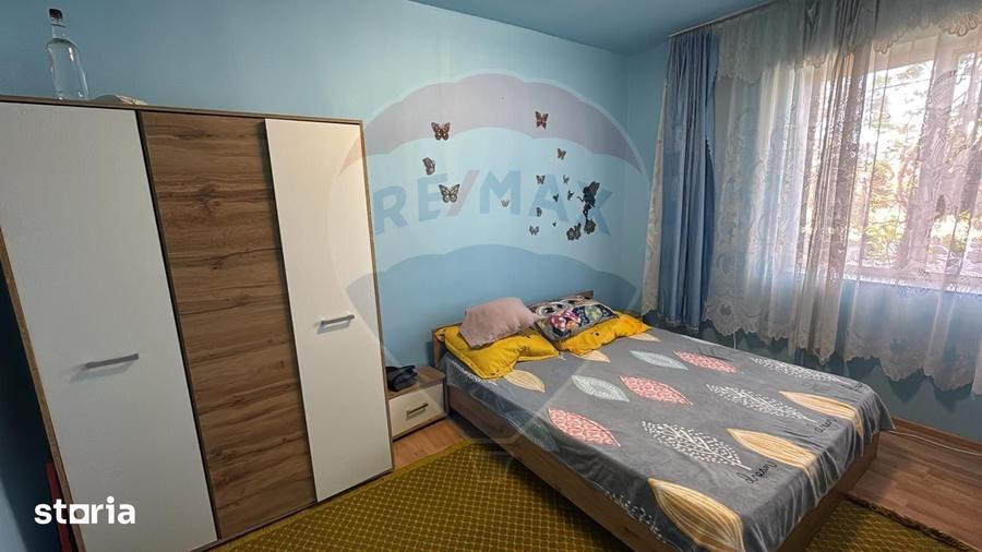 Casă cu 3 camere semidecomandat cu Teren 2241 Mp în Sânnicolau Român