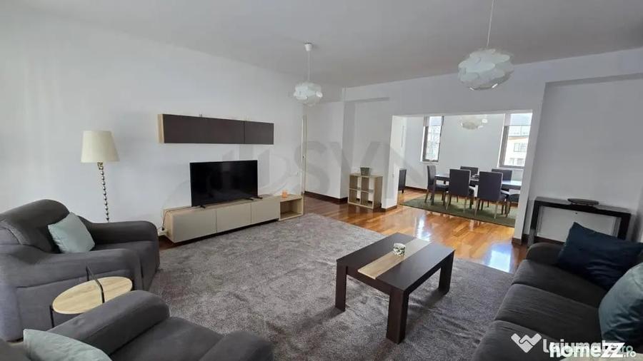 Apartament cu 5 camere decomandat în Herăstrău