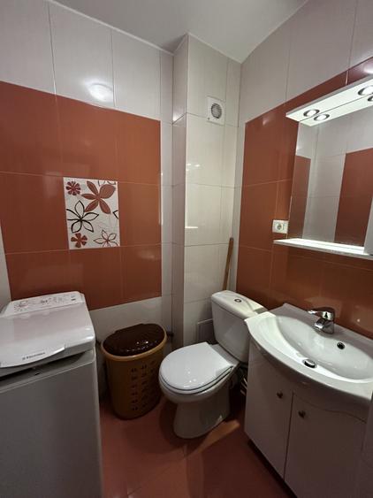 Apartament cu 3 camere decomandat, mobilat în Central