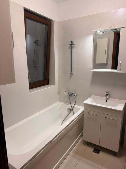 Apartament cu 4 camere decomandat în Băneasa