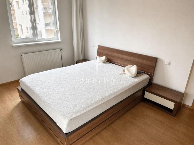 Apartament cu 3 camere semidecomandat, mobilat în Nord-Vest