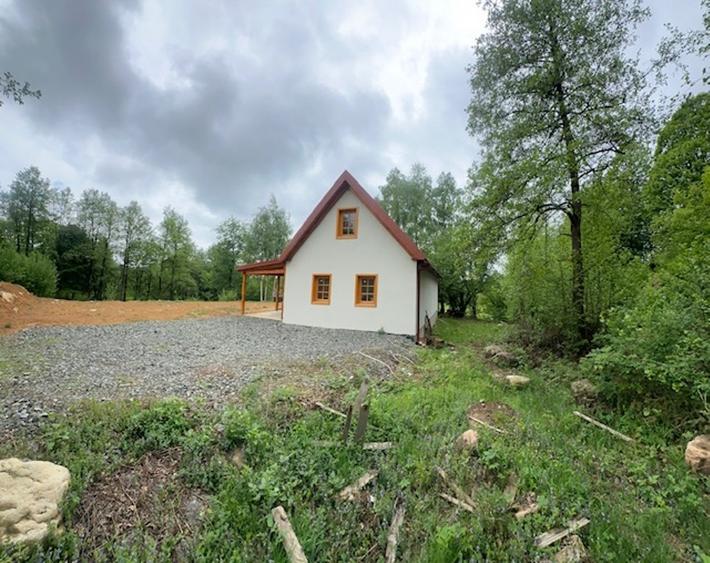 Casă individuală cu 3 camere cu Teren 2900 Mp în Chiuzbaia
