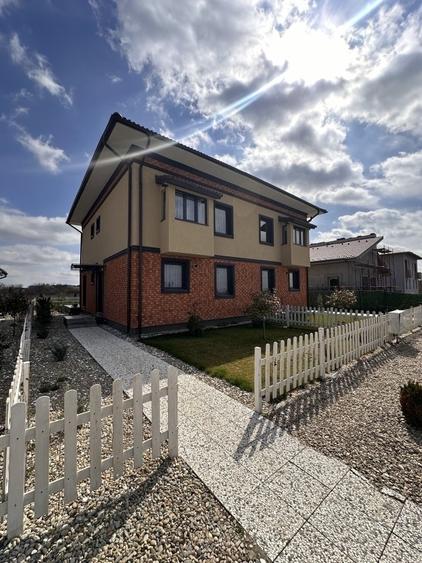 Duplex cu 4 camere cu Teren 342 Mp în Central