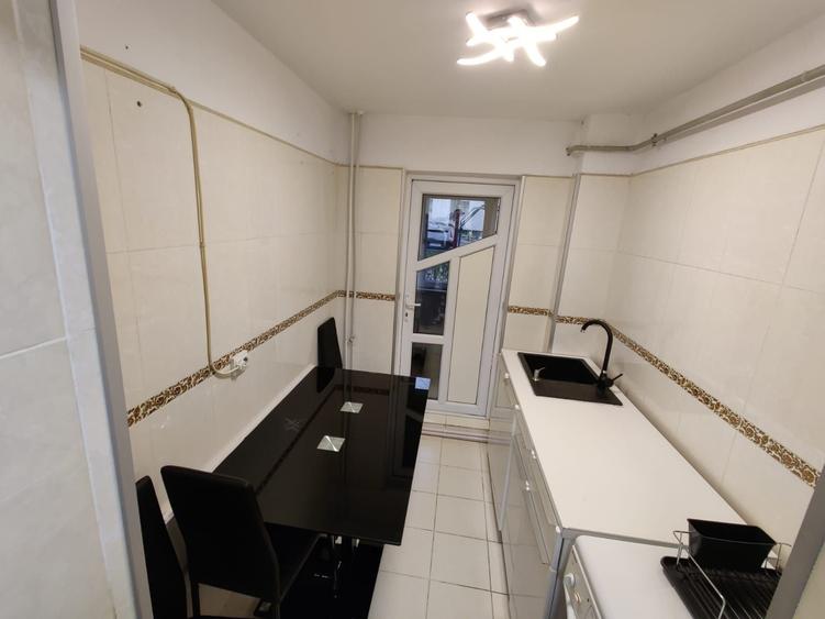 Apartament cu 2 camere semidecomandat în Craiovița Nouă