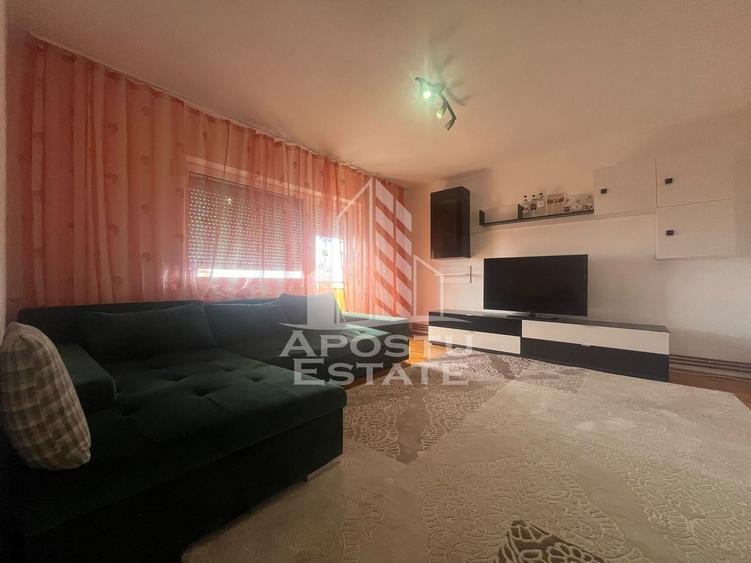 Apartament cu 3 camere decomandat în Boul Roșu