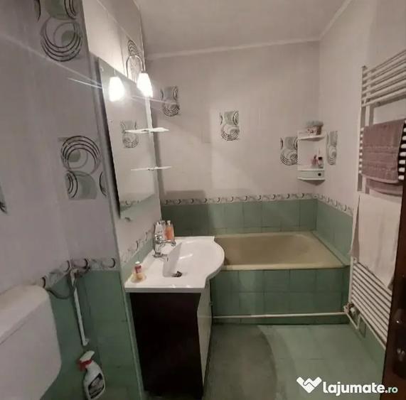 Apartament cu 3 camere decomandat, mobilat în Alfa
