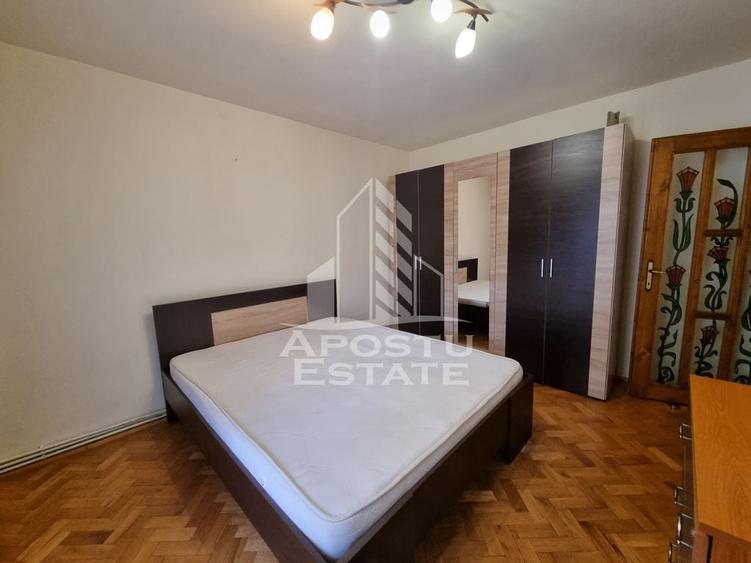 Apartament cu 3 camere decomandat, mobilat în Girocului