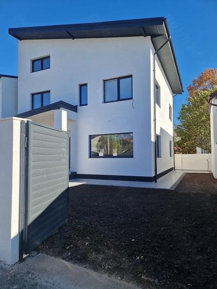 Casă cu 5 camere cu Teren 220 Mp în Pantelimon