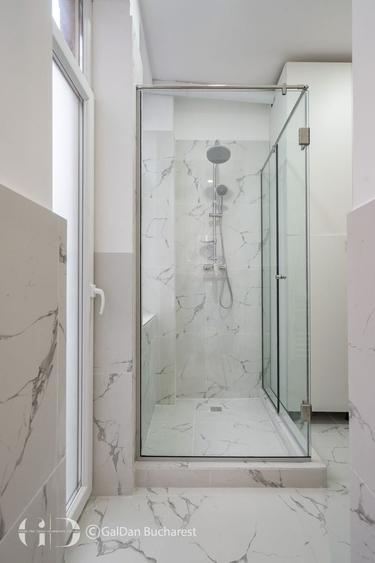 Apartament cu 3 camere, mobilat în P-ța Universității