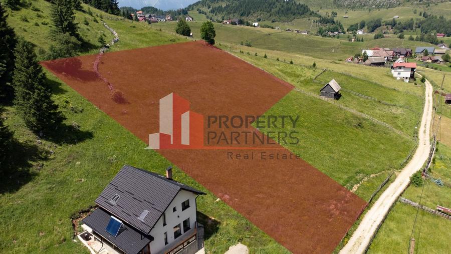 Teren Construcții intravilan de 4500 mp, în Fundata