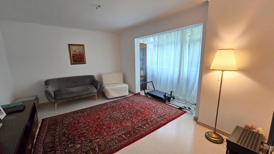 Apartament cu 3 camere decomandat în Titan