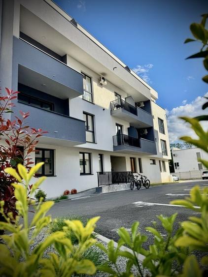Apartament cu 2 camere decomandat în Sânmartin