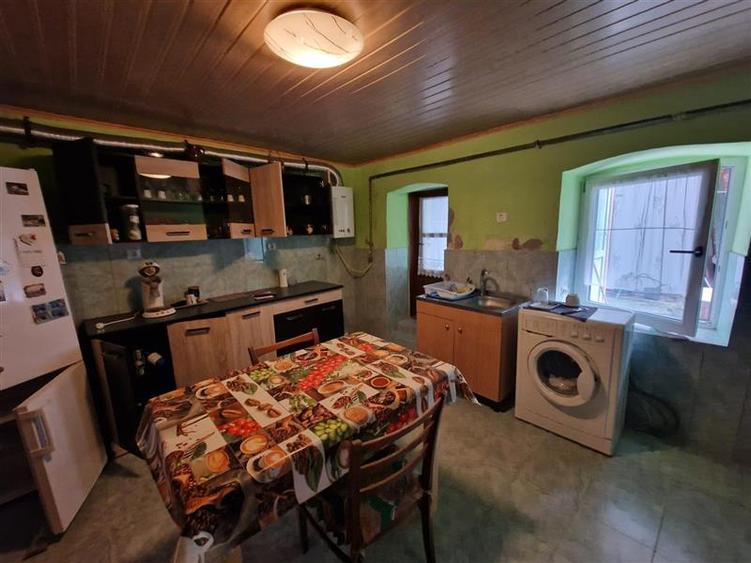 Casă individuală cu 10 camere cu Canalizare în Muncitoresc