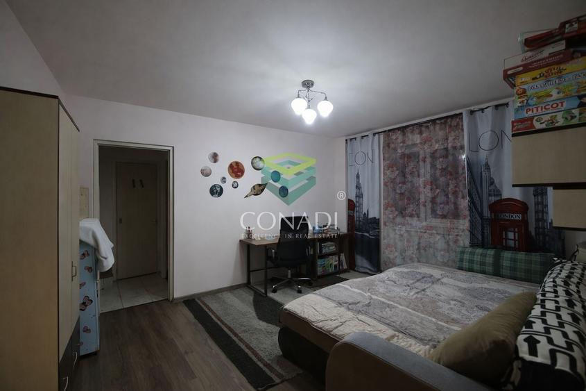 Apartament cu 3 camere semidecomandat în Giurgiului